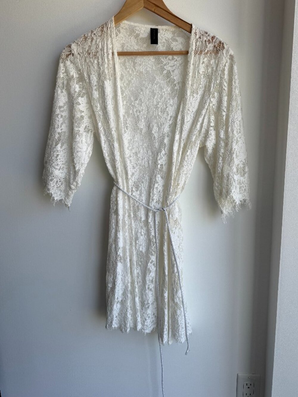 Style Stalker White Lace Kimono / Beach Cover-Up / Wedding Robe Size Small
